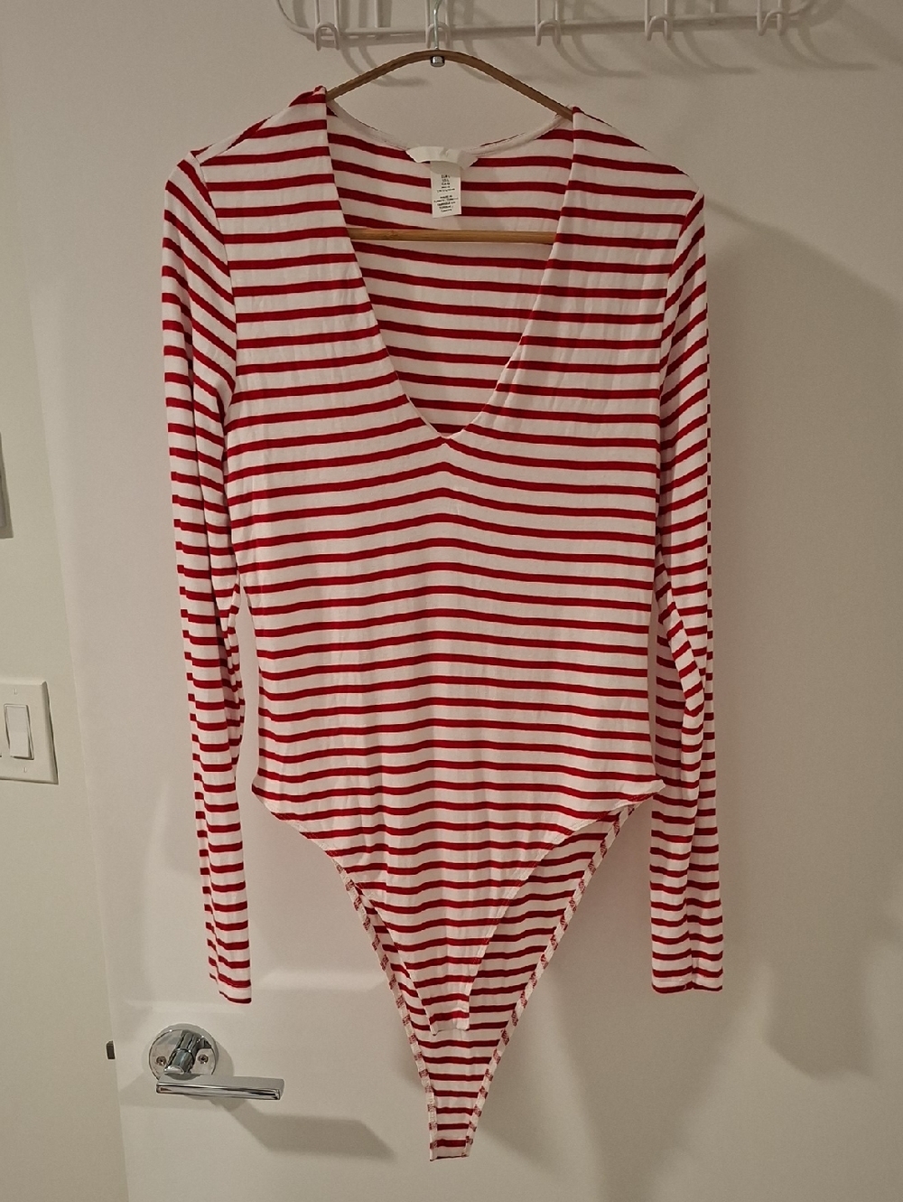 NWOT H&M Red & White Breton Stripe V-neck Long-sleeve Viscose Bodysuit (Size L)